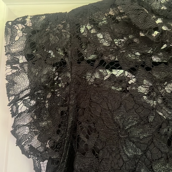 Black lined lace dress - Picture 2 of 4